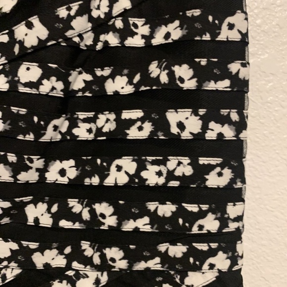 White House Black Market Floral Zig Zag Pencil Straight Skirt Women's Size 00 - Picture 4 of 10